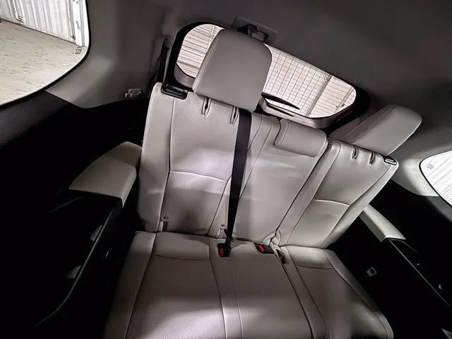Used 2025 White Toyota XLE image 21