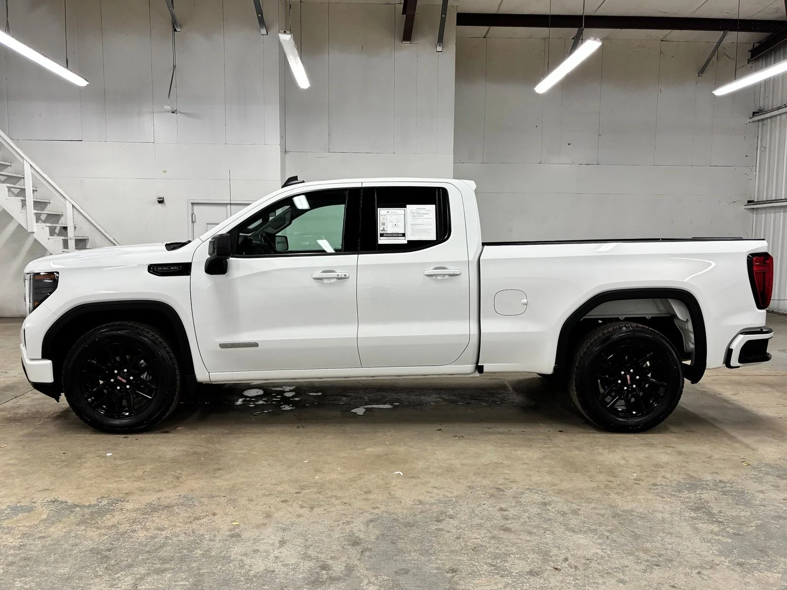 Used 2023 White GMC Elevation image 4