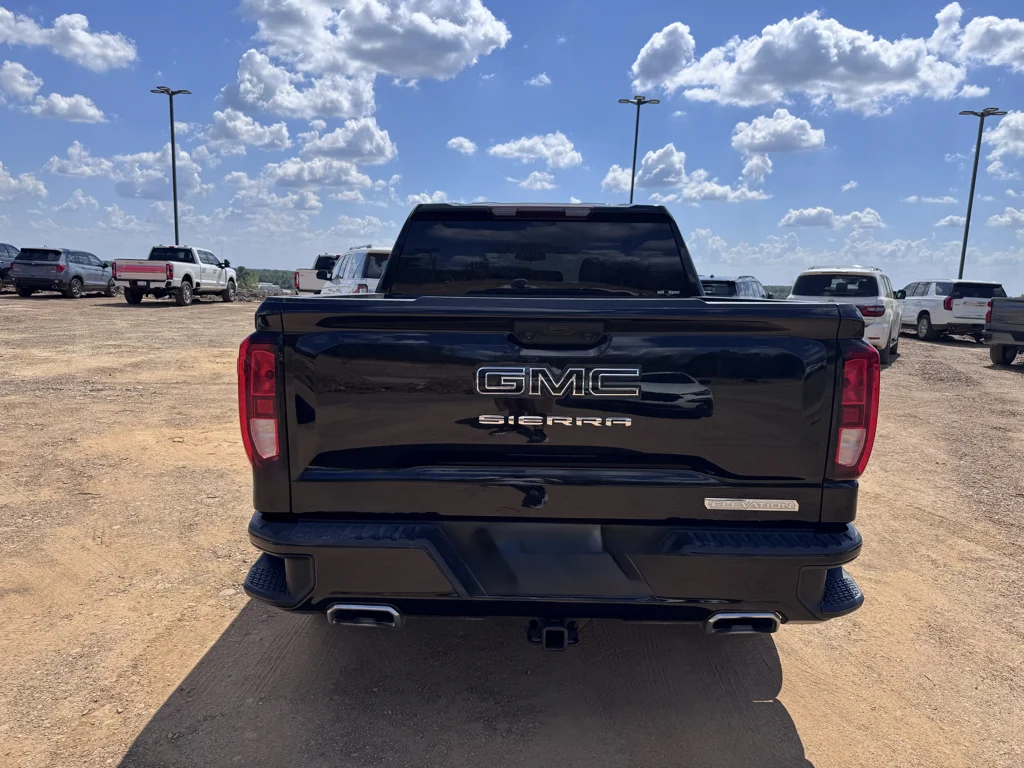 Used 2025 Onyx Black GMC Elevation image 15