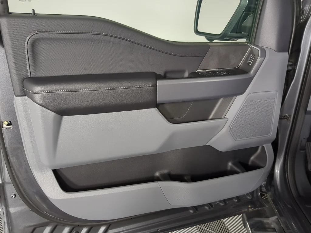 New 2026 Carbonized Gray Metallic Ford XLT image 11