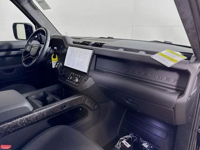 New 2026 Narvik Black Land Rover OCTA Black image 31