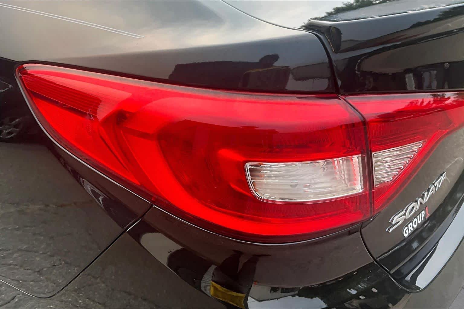 Used 2017 Phantom Black Hyundai Sport image 26