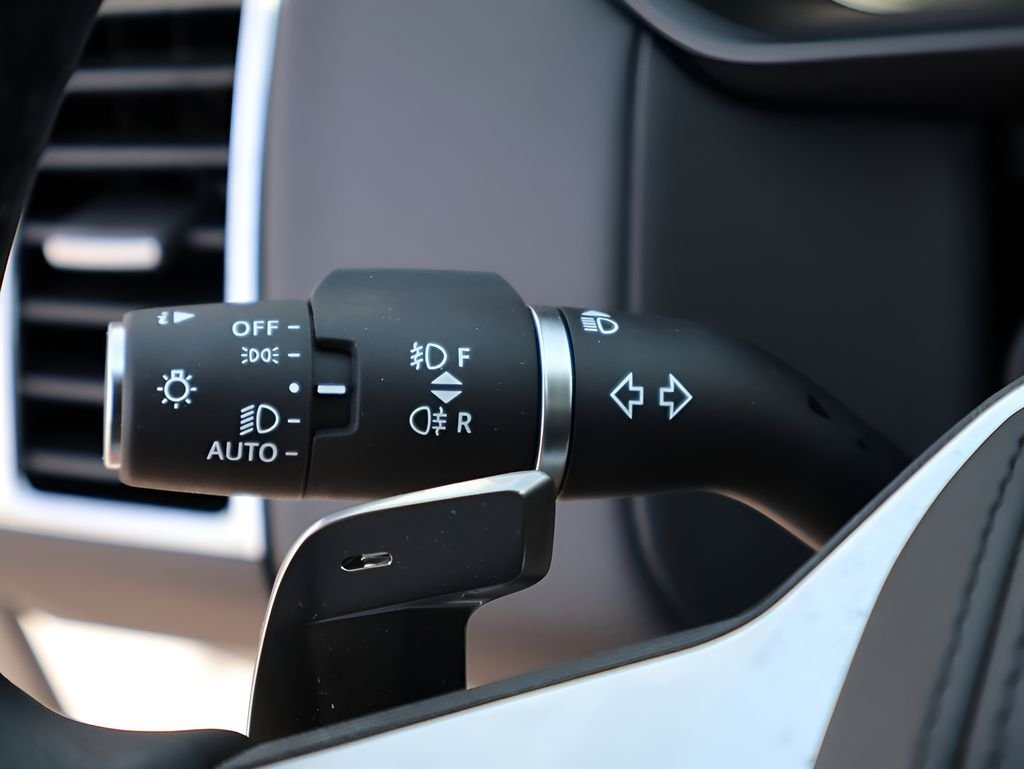 New 2026 Fuji White Land Rover Dynamic SE image 36