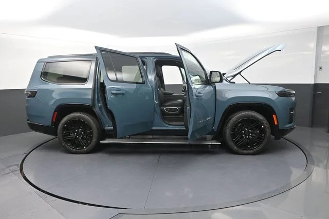 New 2026 Steel Blue Exterior Paint Jeep Limited Reserve image 37