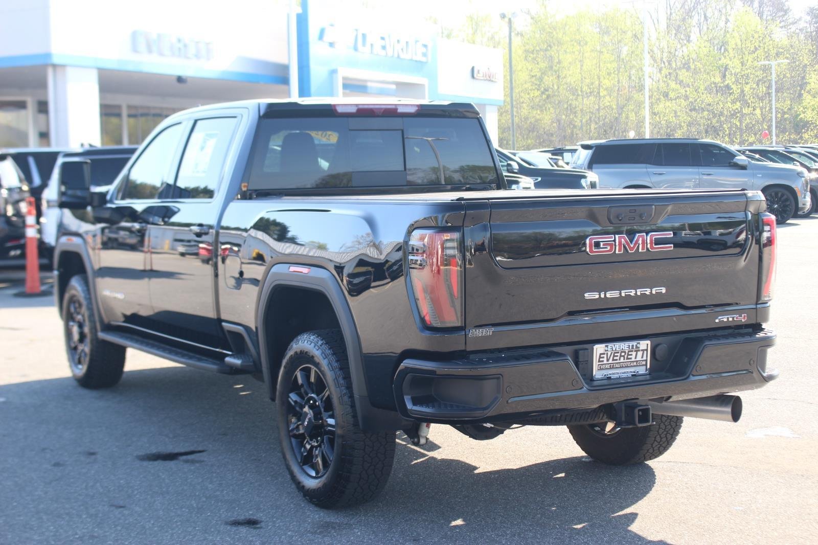 Used 2025 Onyx Black GMC AT4 image 5