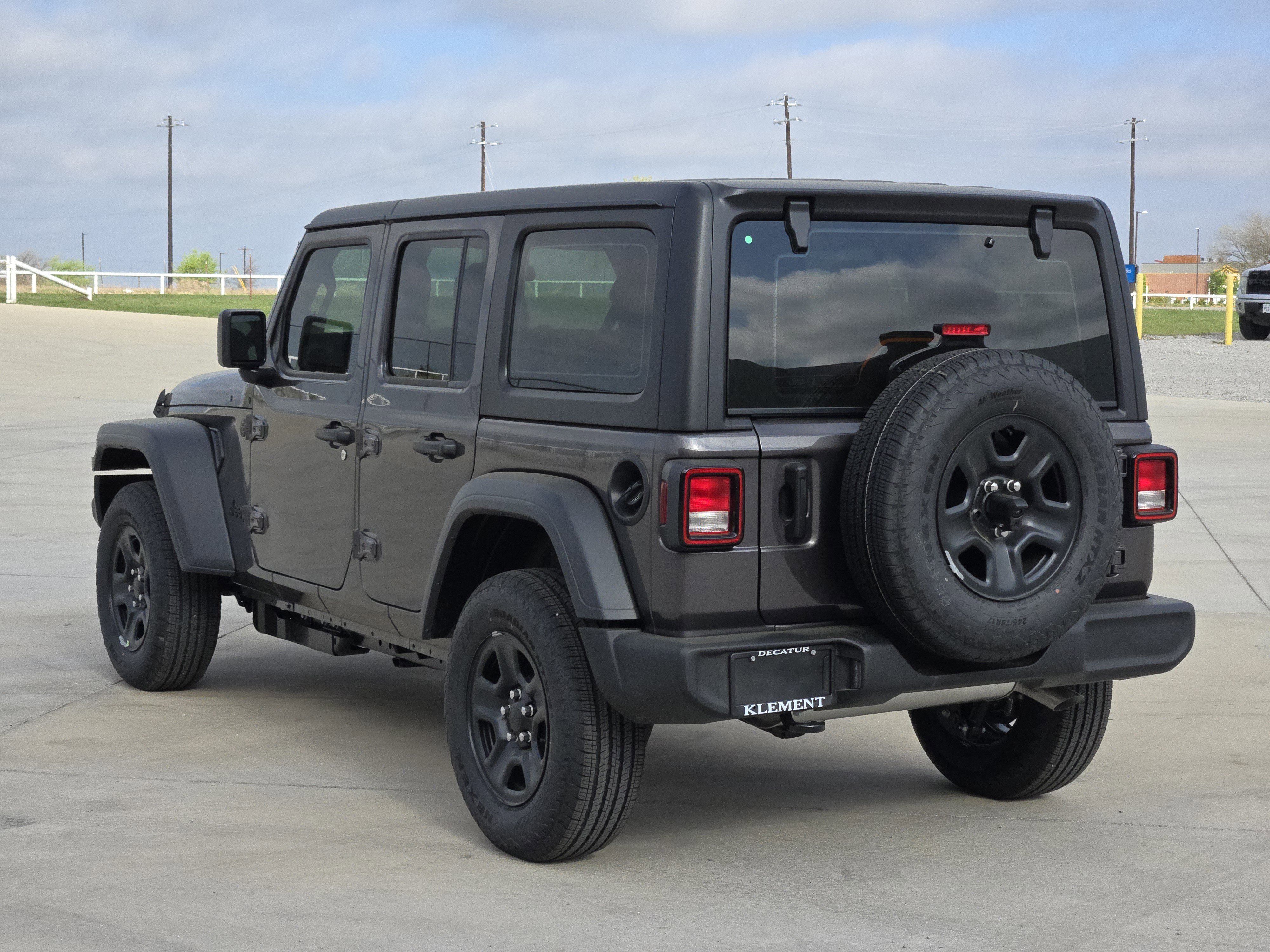 New 2026 Granite Crystal Metallic Clearcoat Jeep Sport image 4