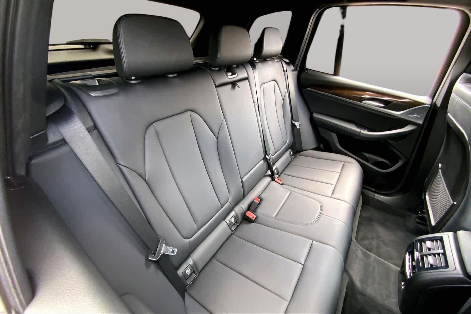 Used 2021 Jet Black BMW sDrive30i image 19