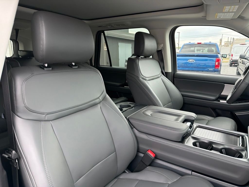New 2026 Star White Metallic Tri-Coat Ford MAX Active image 15