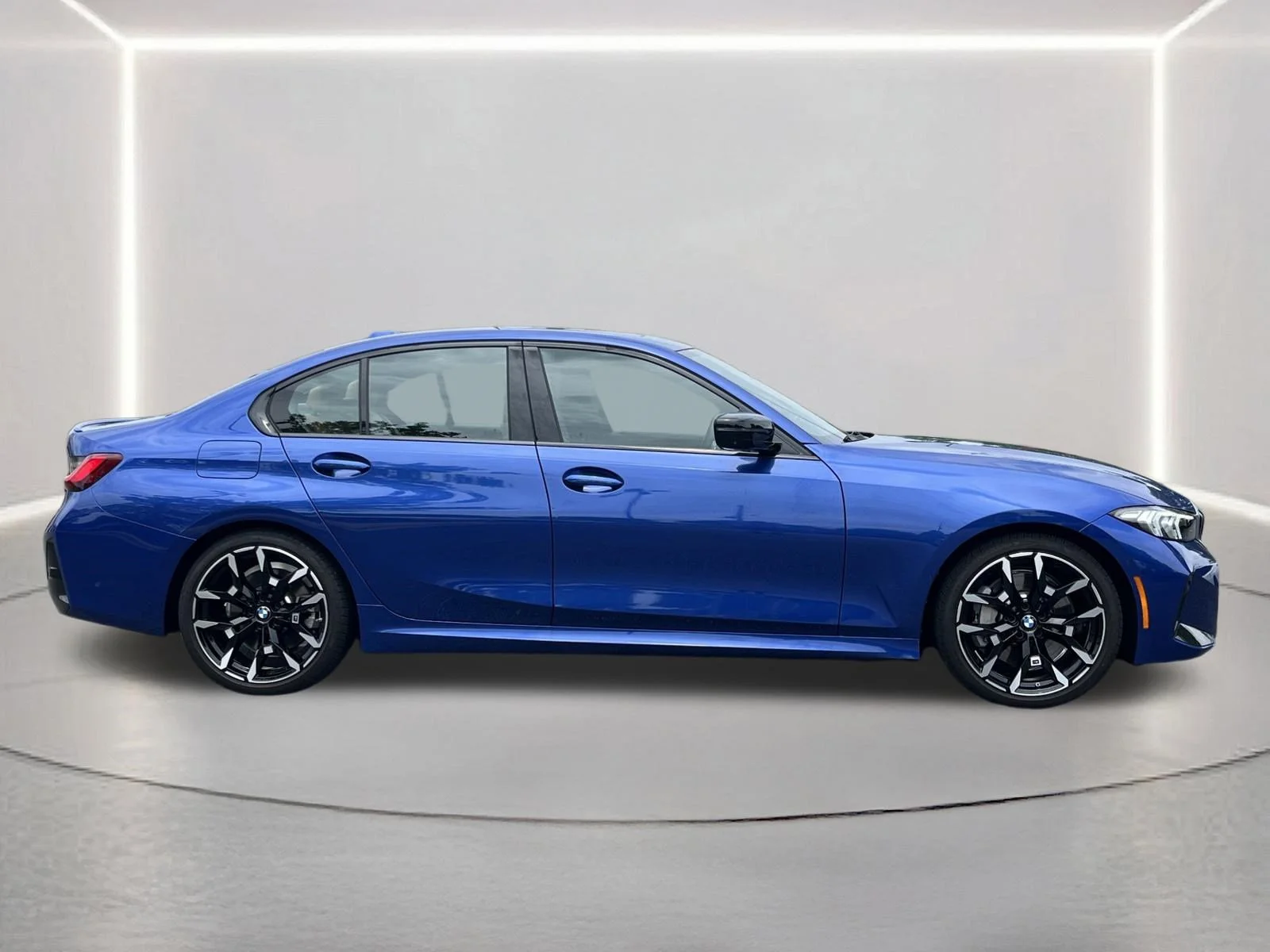 2025 BMW 3 Series 330i - Photo 29