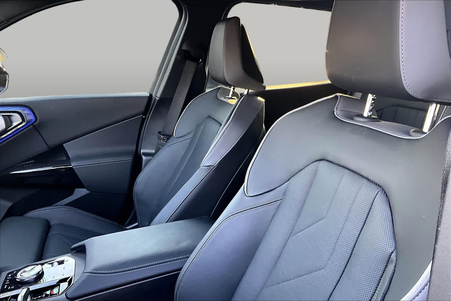 New 2026 Tanzanite Blue II Metallic BMW 30 xDrive image 7