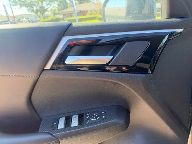 Used 2024 Black Mitsubishi SE image 18