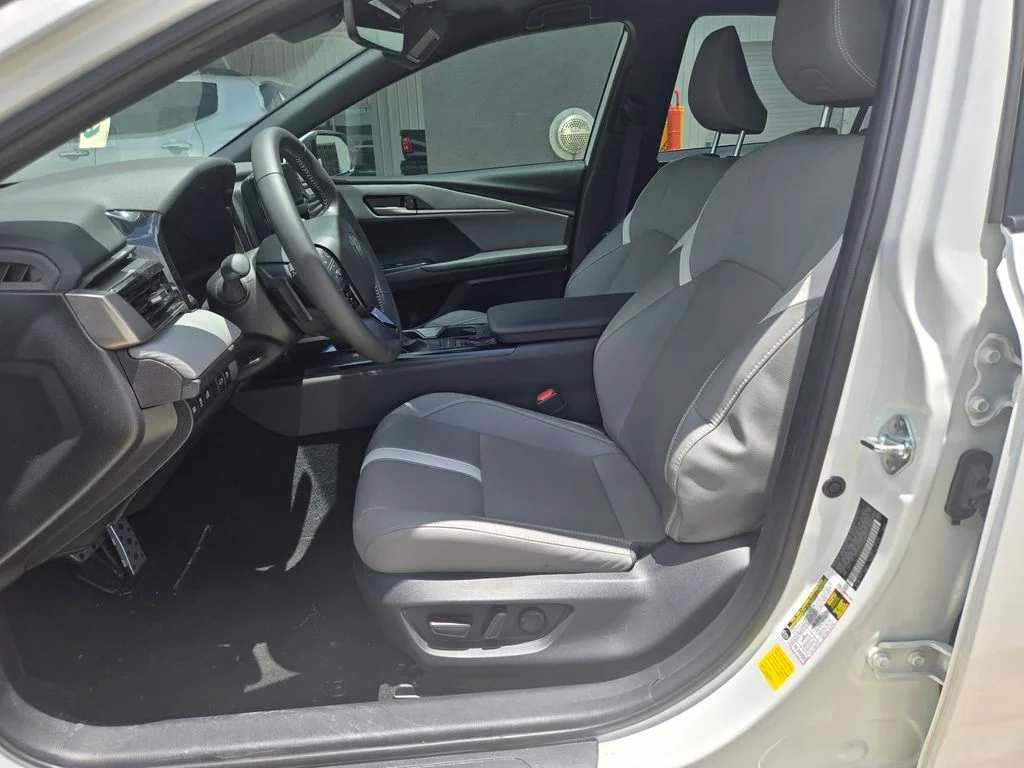 Used 2025 White Toyota SE image 9