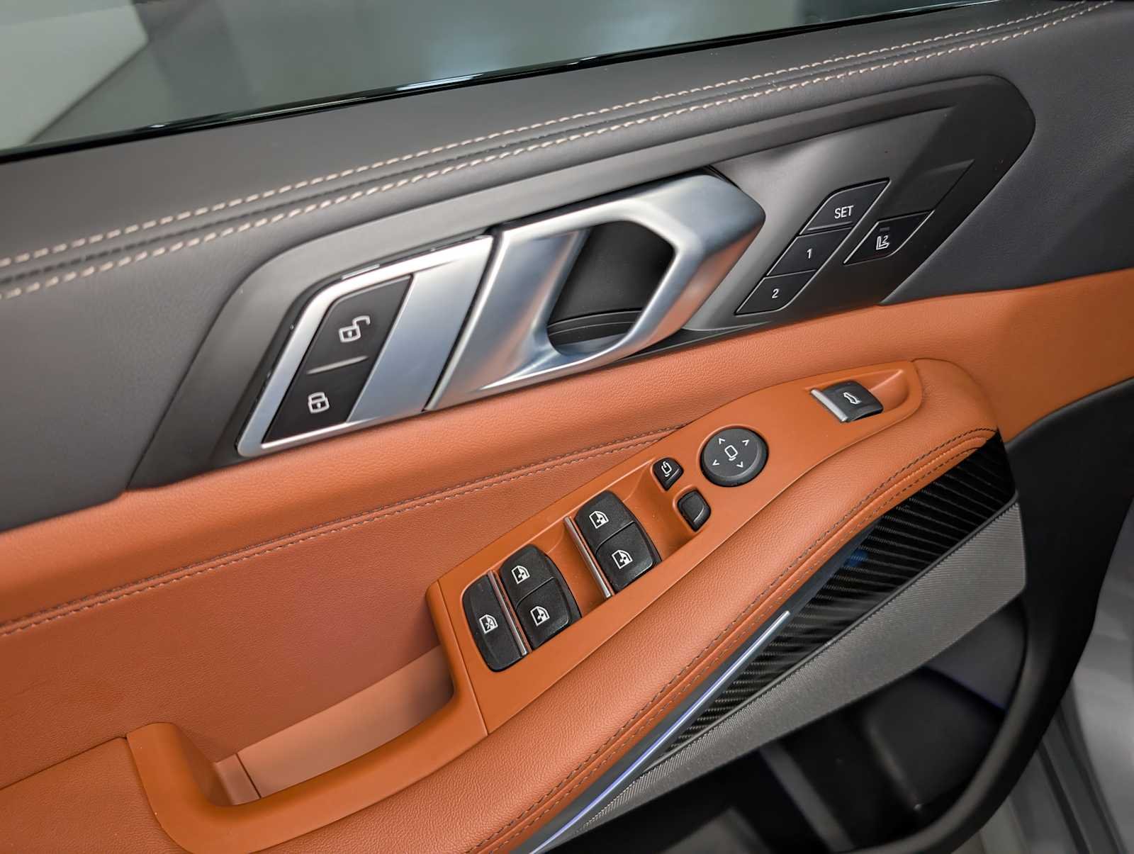Used 2025 Skyscraper Grey Metallic BMW M60i image 41