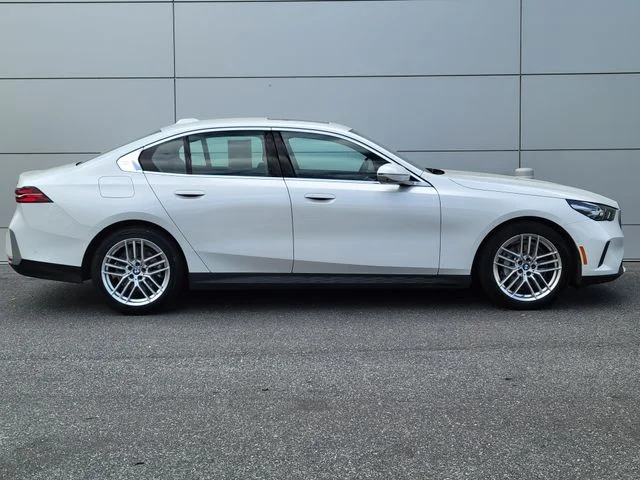 Used 2025 White Metallic BMW 530i image 5