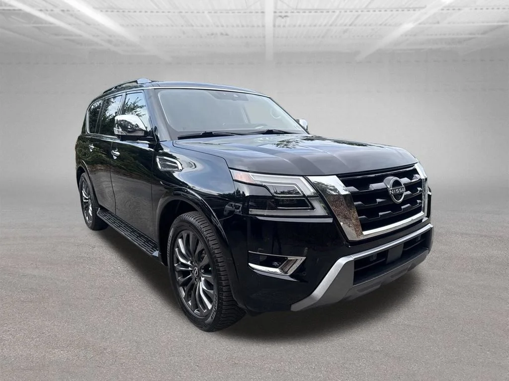 Used 2023 Black Nissan Platinum image 3