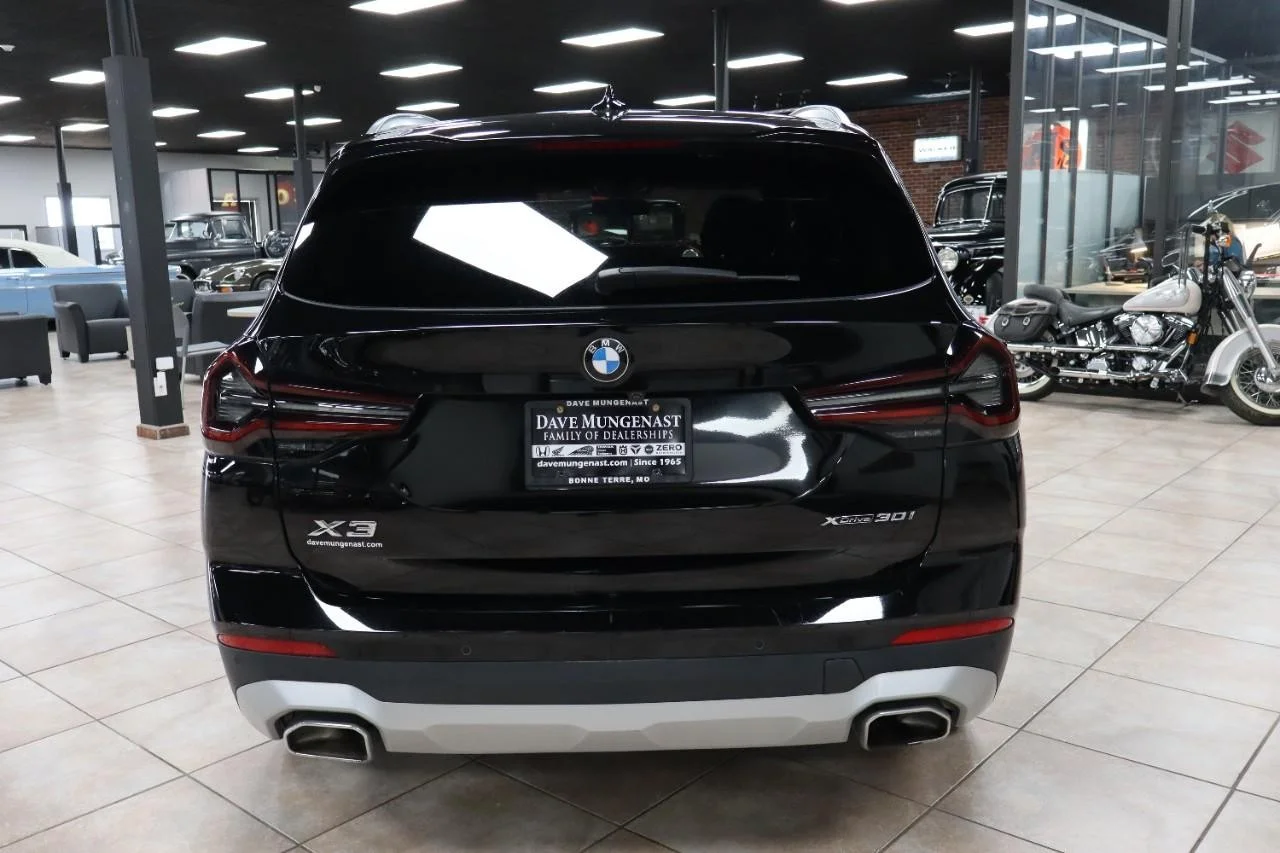 Used 2023 Jet Black BMW xDrive30i image 4