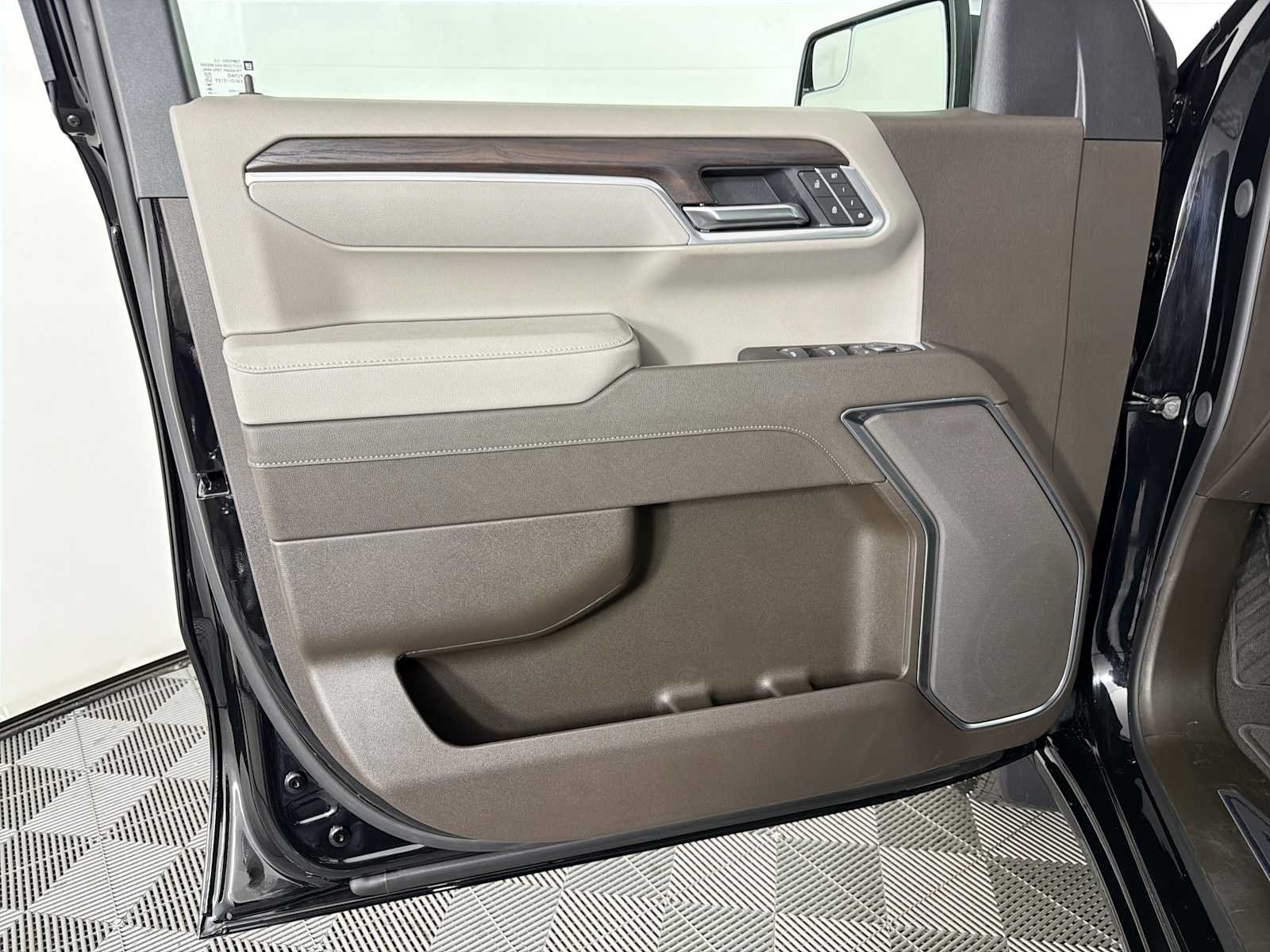 2026 GMC Sierra 1500 SLT - Photo 8