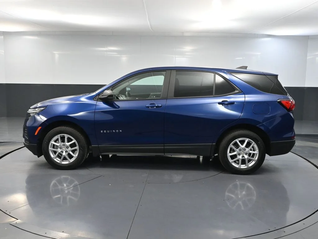 Used 2022 Blue Chevrolet LS image 9