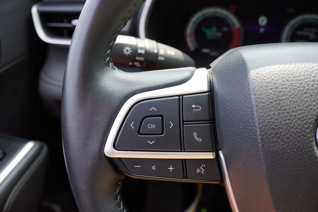 Used 2025 Celestial Silver Metallic Toyota XSE image 36