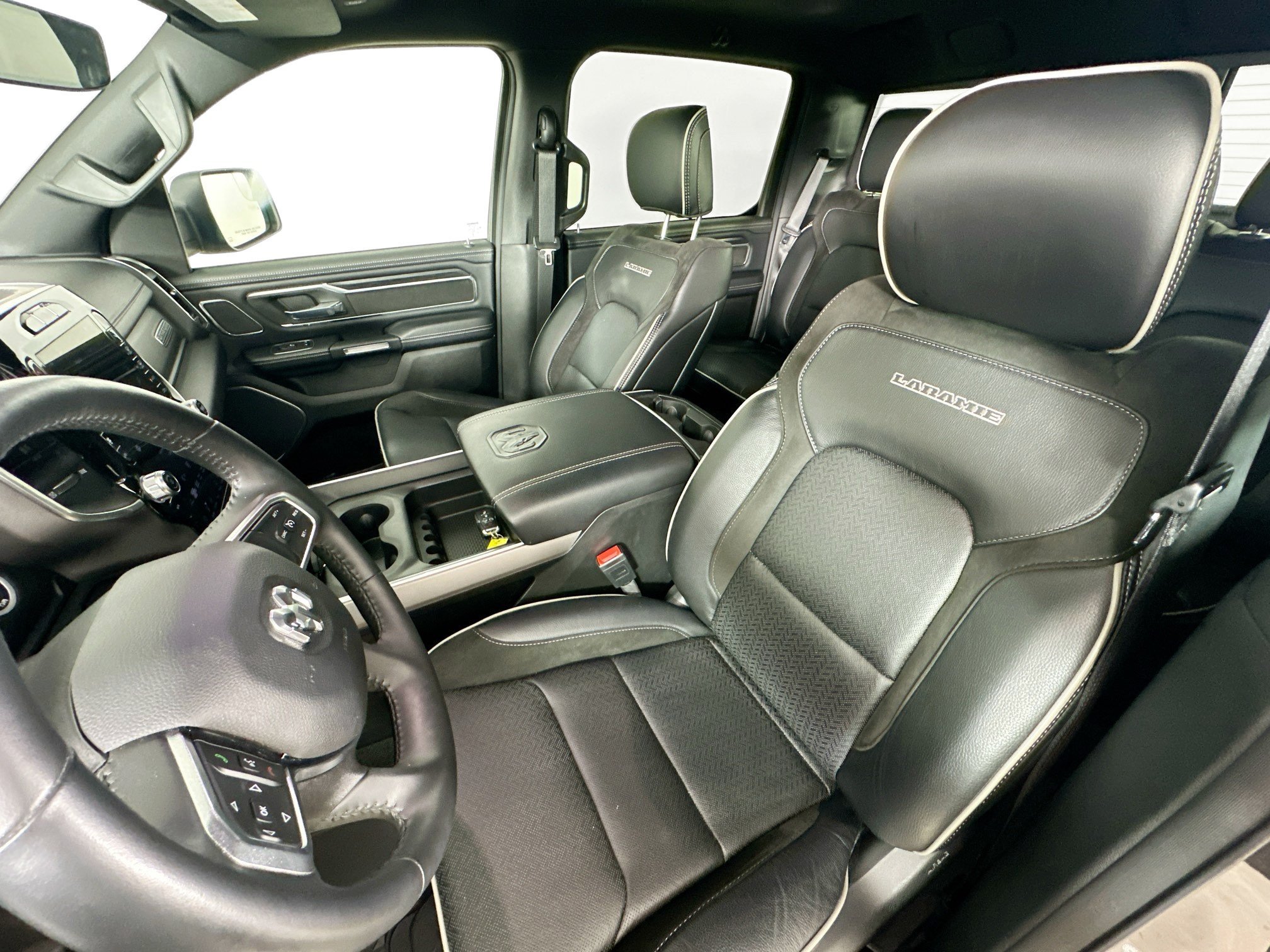 Used 2023 Granite Crystal Metallic Clearcoat Ram Laramie image 27