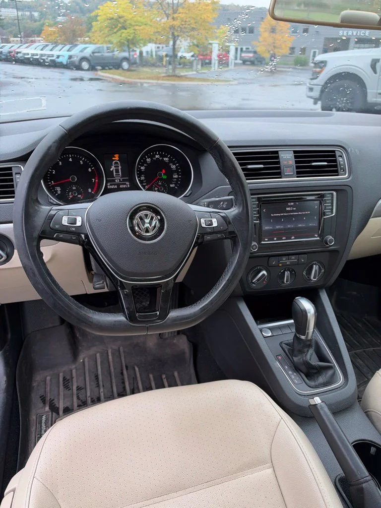 Used 2017 Black Volkswagen 1.4T SE image 12