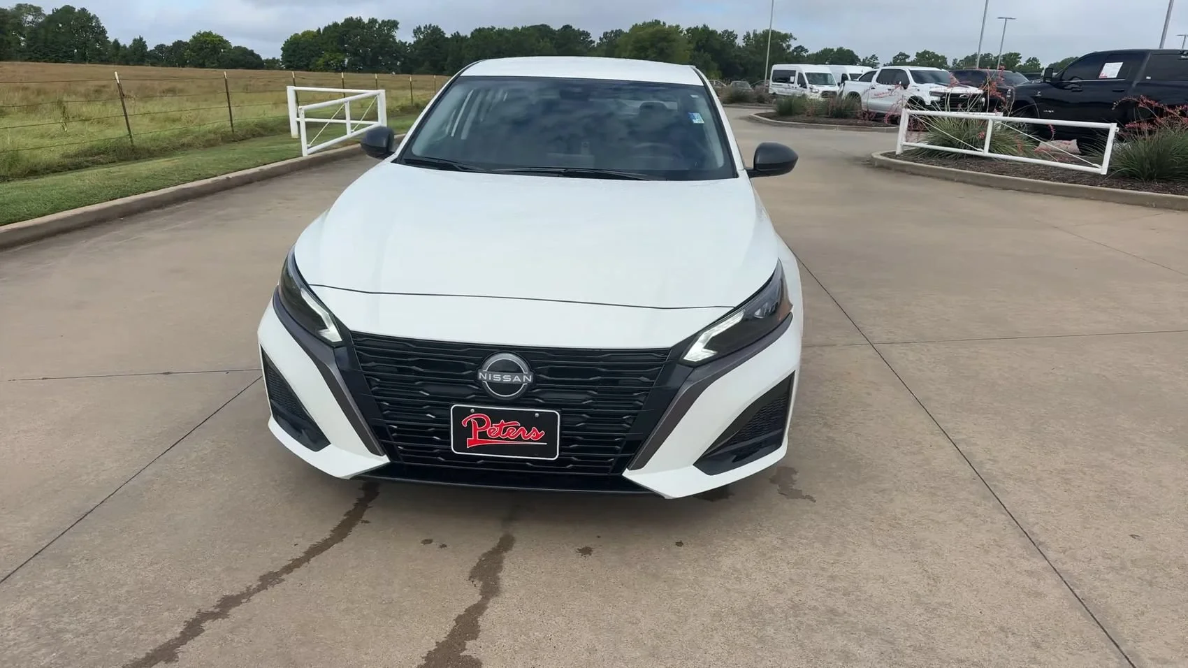 Used 2026 Glacier White Nissan SV image 4
