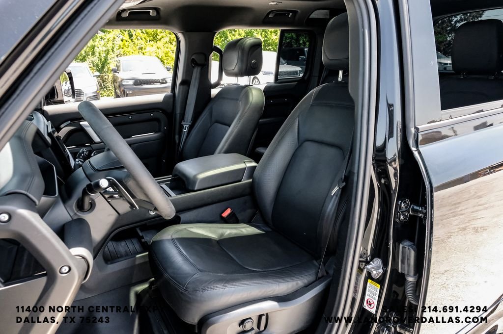 Used 2024 Black Land Rover V8 image 33