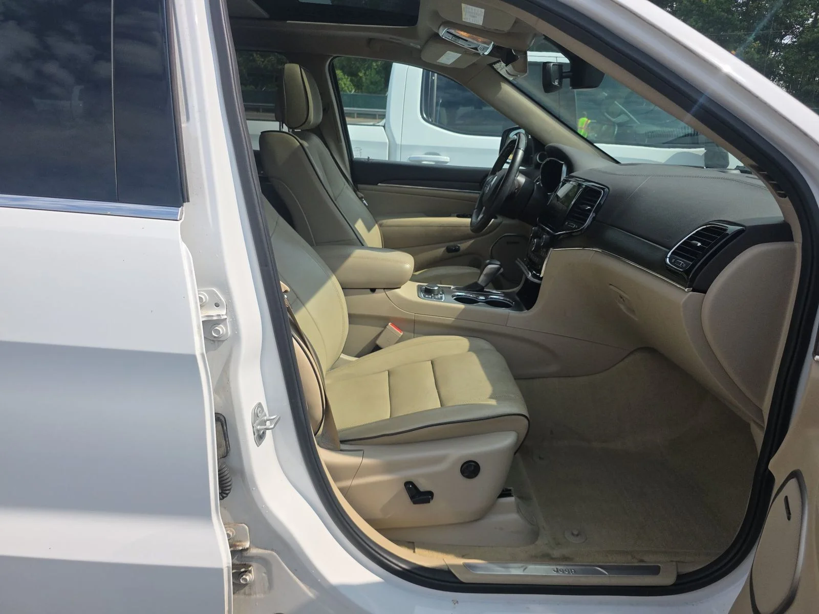 Used 2020 White Jeep Overland image 4