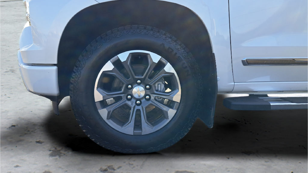 Used 2022  Chevrolet High Country image 28