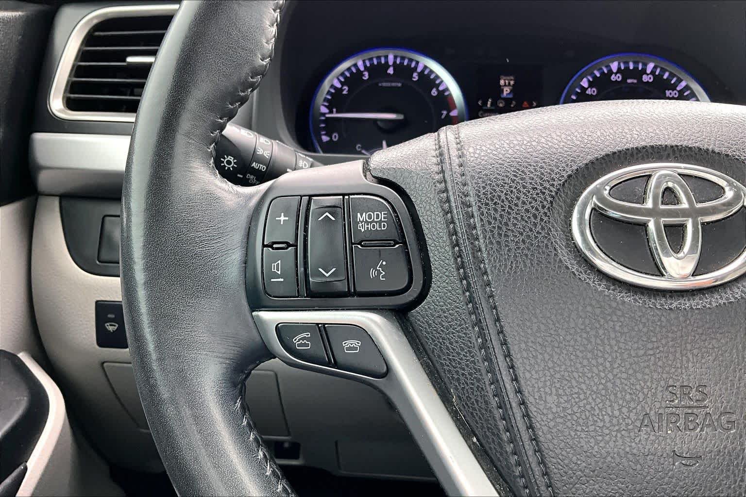 Used 2015 Silver Sky Metallic Toyota Limited image 23