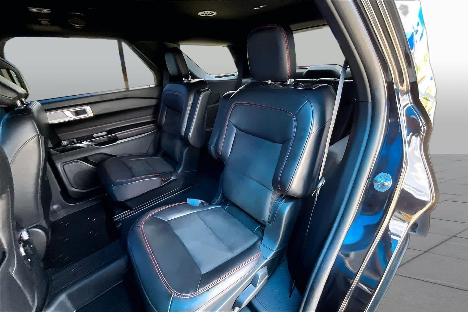 Used 2022 Agate Black Metallic Ford ST-Line image 20