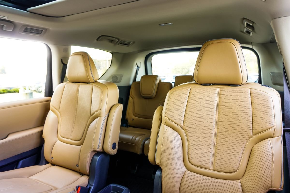 Used 2025 Silver INFINITI SENSORY image 18