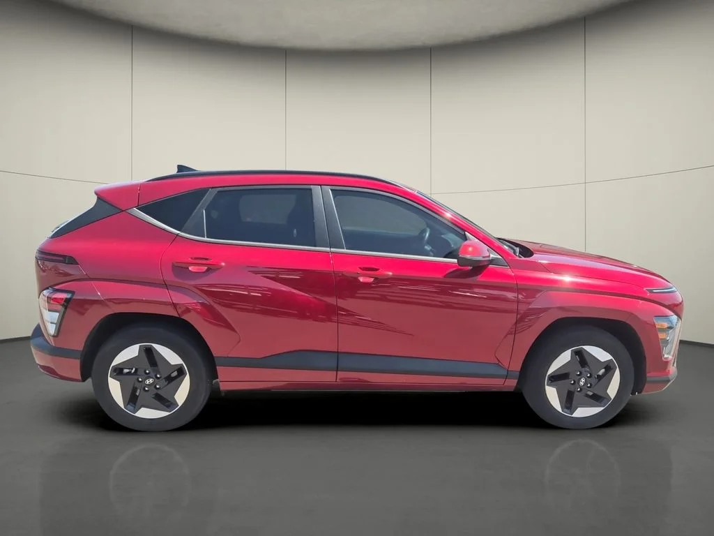 Used 2025 Red Hyundai SEL image 8
