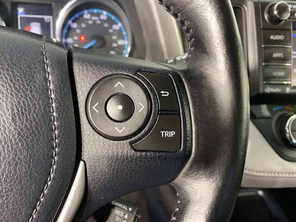Used 2016 White Toyota XLE image 16