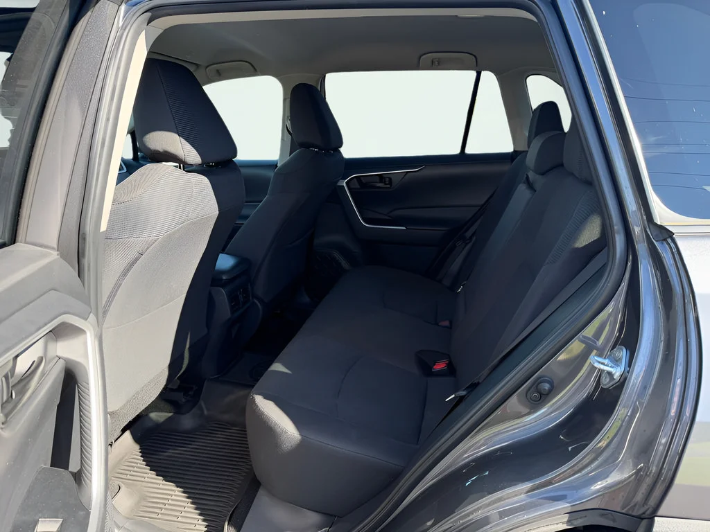 2024 Toyota RAV4 LE - Photo 23