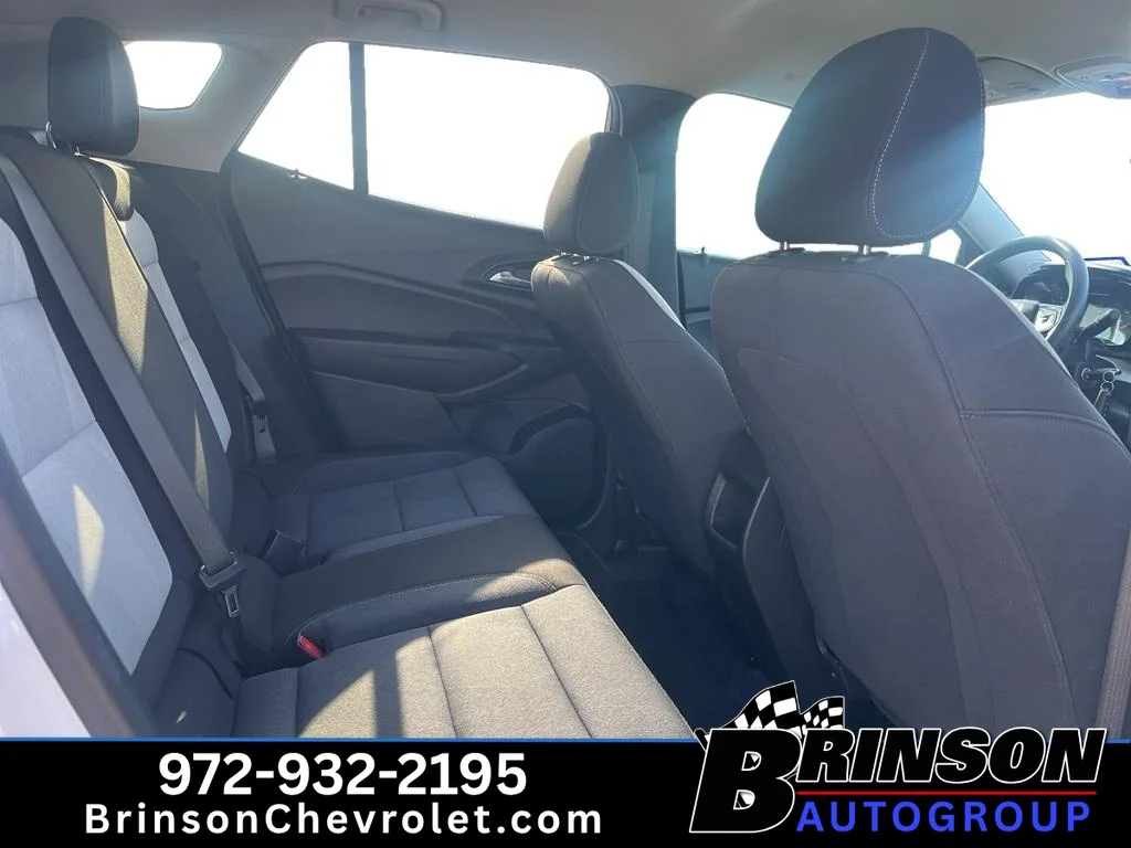 Used 2025 Summit White Chevrolet LS image 5
