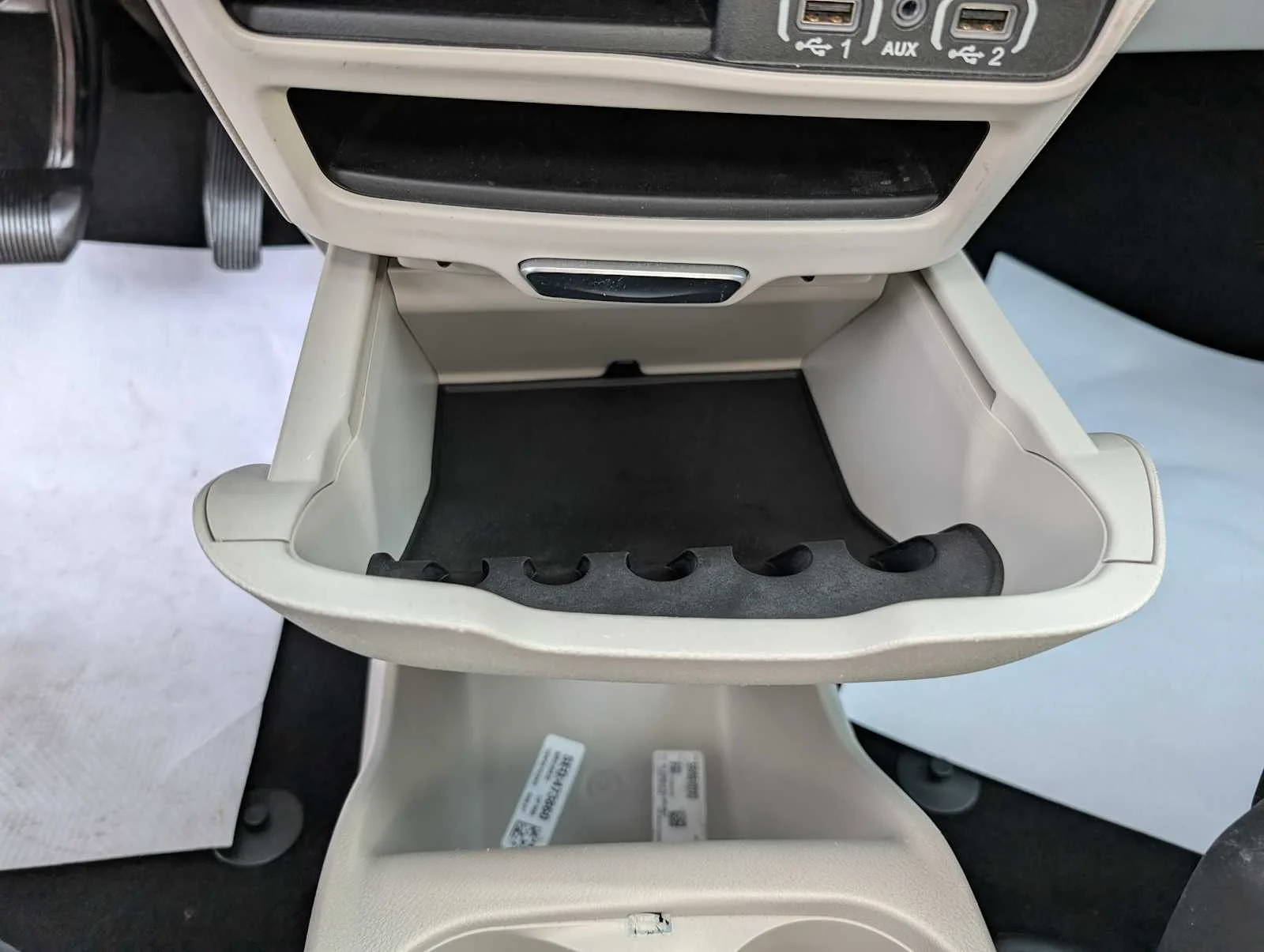 Used 2022 Bright White Clearcoat Chrysler LX image 26