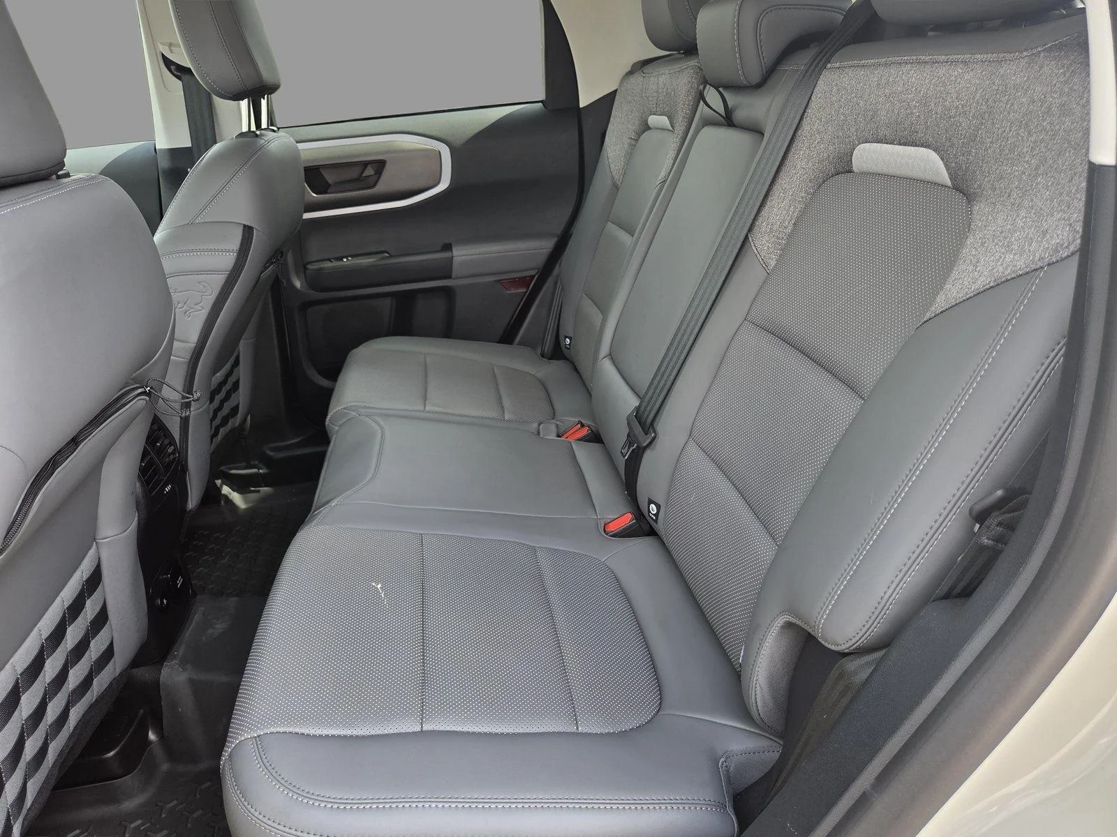 Used 2025 Desert Sand Ford Badlands image 22