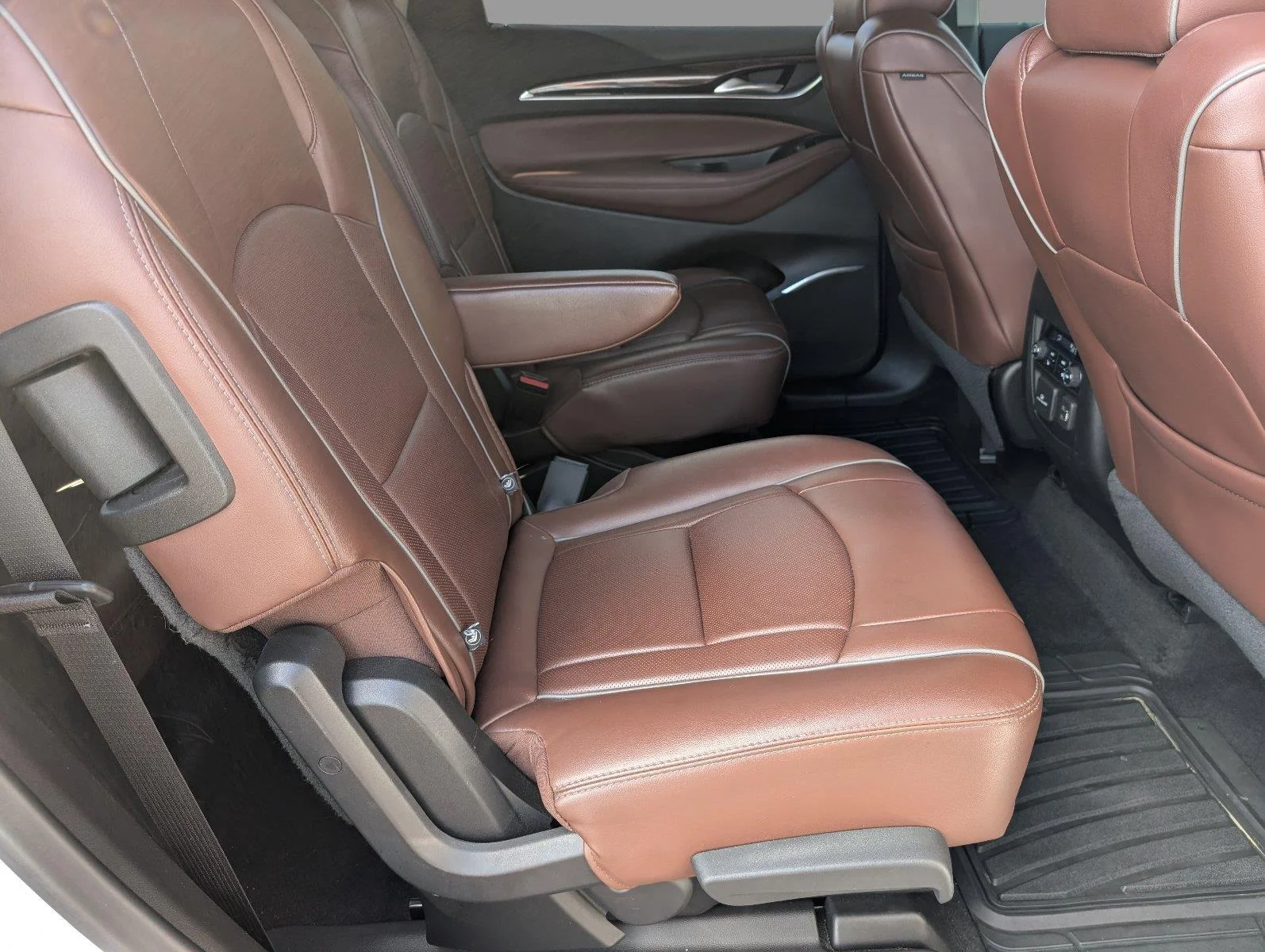 Used 2018 Includes Satin Nickel lower exterior accent color. Buick Avenir image 38