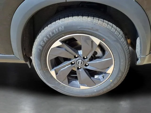 Used 2024  Nissan SV image 28