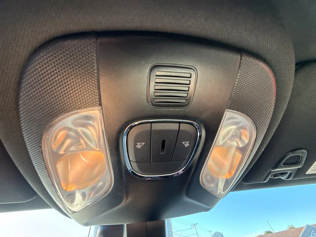 Used 2024 White Jeep Latitude image 27