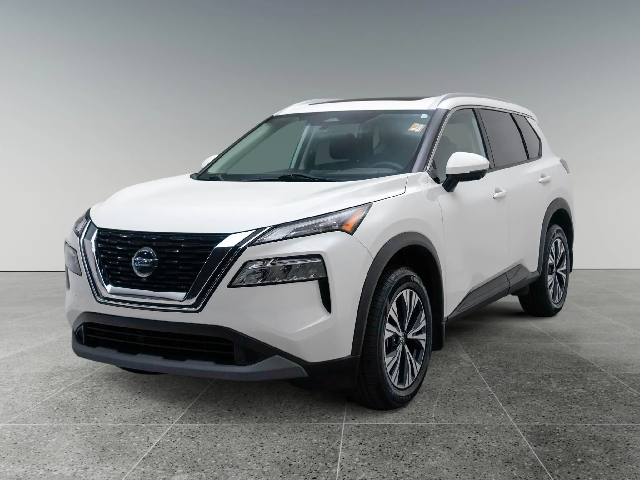 Used 2021 Pearl White Tricoat Nissan SV image 1