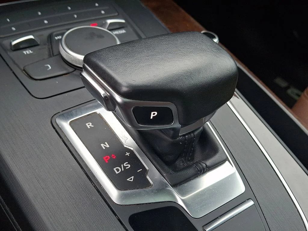 Used 2020 White Audi 45 Premium image 15