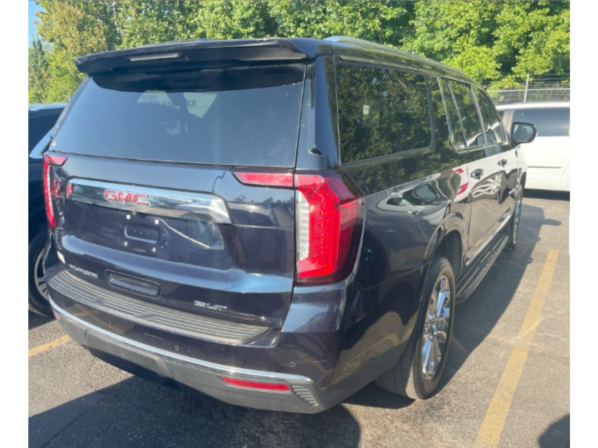 Used 2023 Midnight Blue Metallic GMC SLT image 3