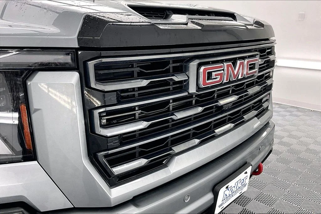 Used 2024 Sterling Metallic GMC AT4 image 29