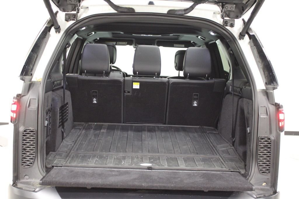 Used 2025 White Land Rover S image 39