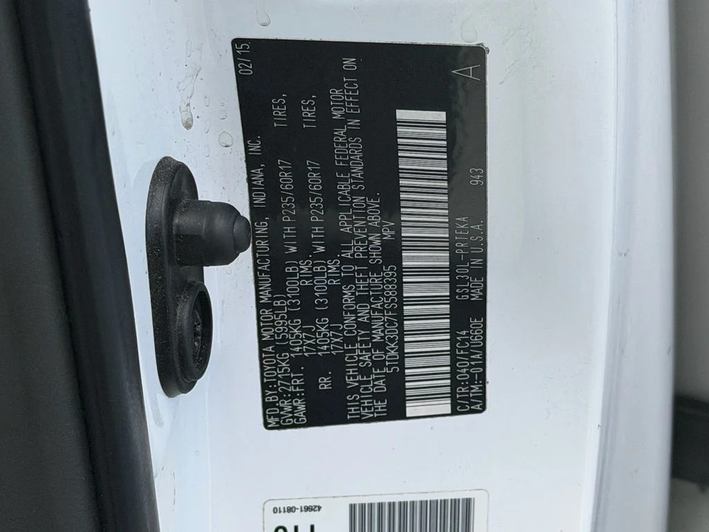 Used 2015 White Toyota LE image 16