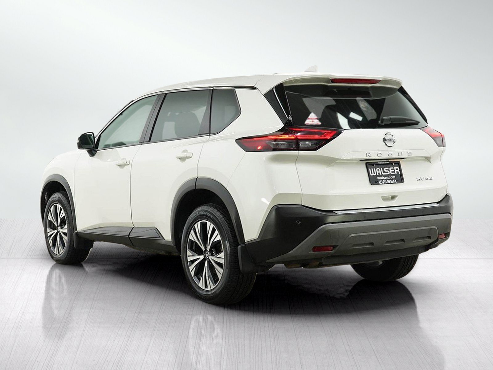Used 2021 Pearl White Tricoat Nissan Sv image 3