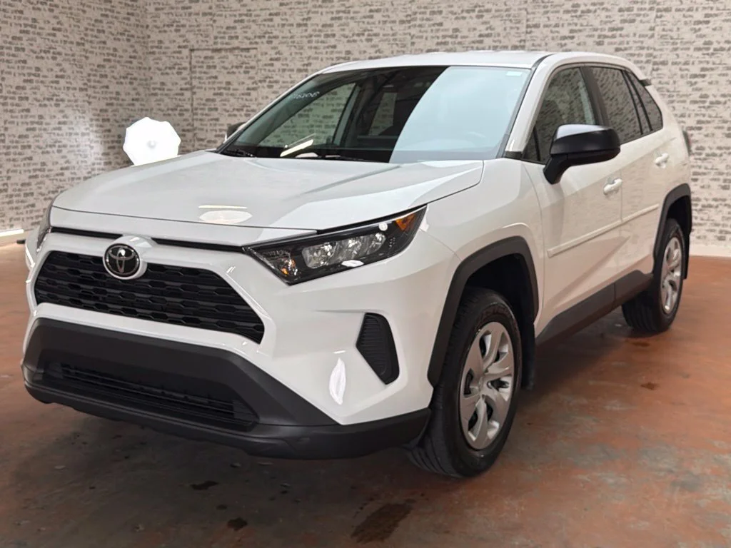 Used 2022 White Toyota LE image 3