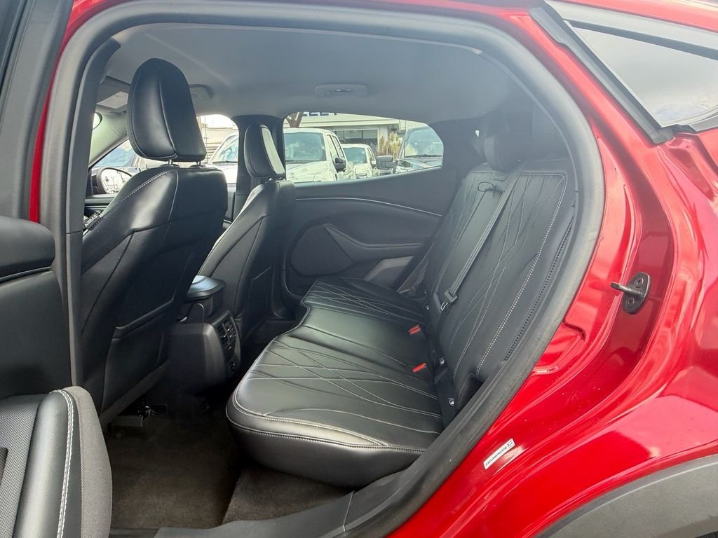 Used 2023 Red Ford Select image 11